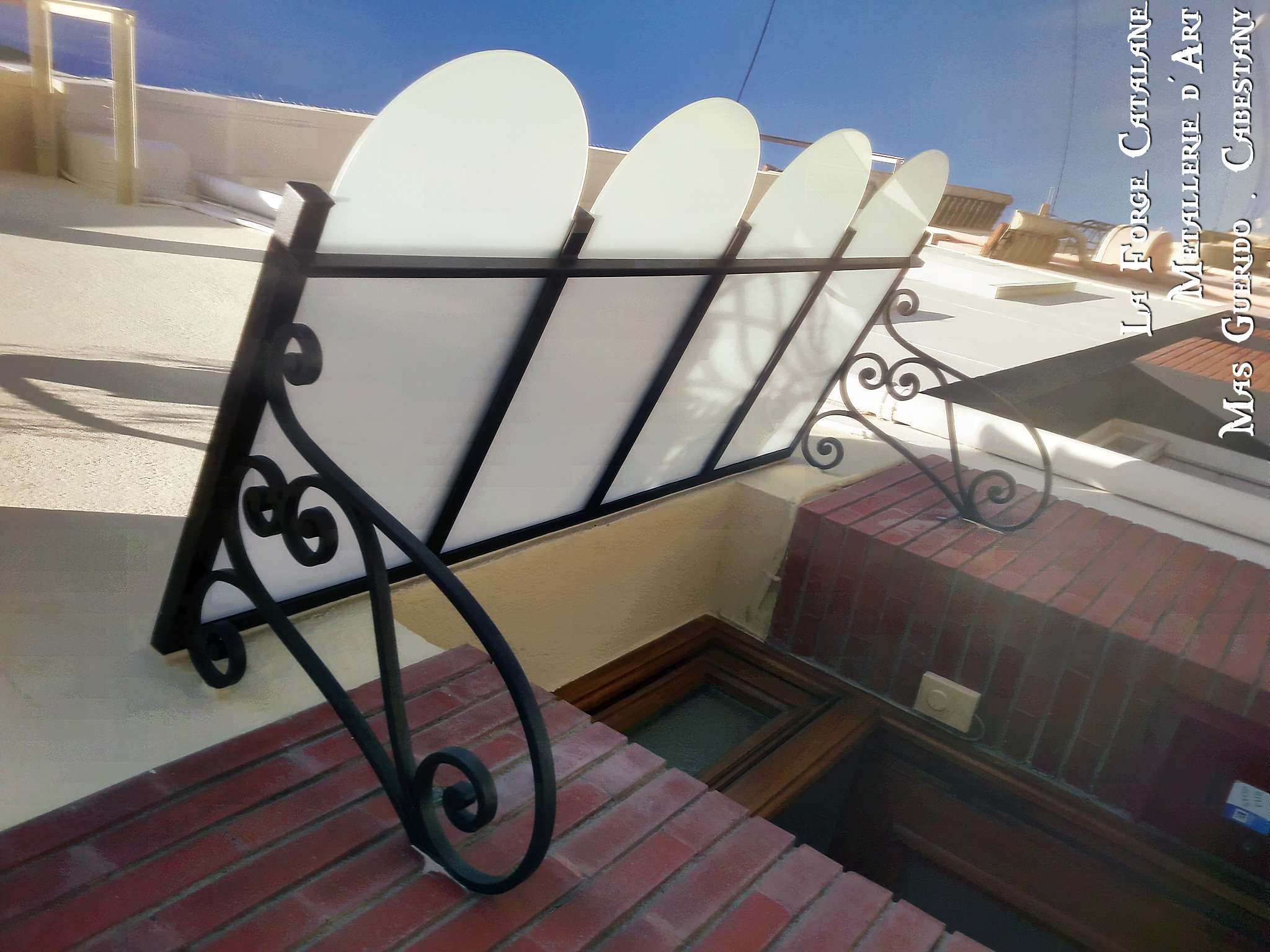 marquise volutes verre opalescent forge catalane 4.jpg